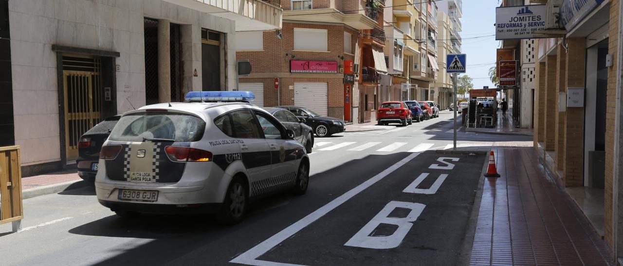 Una patrulla de la Policía Local de Santa Pola, en imagen de archivo