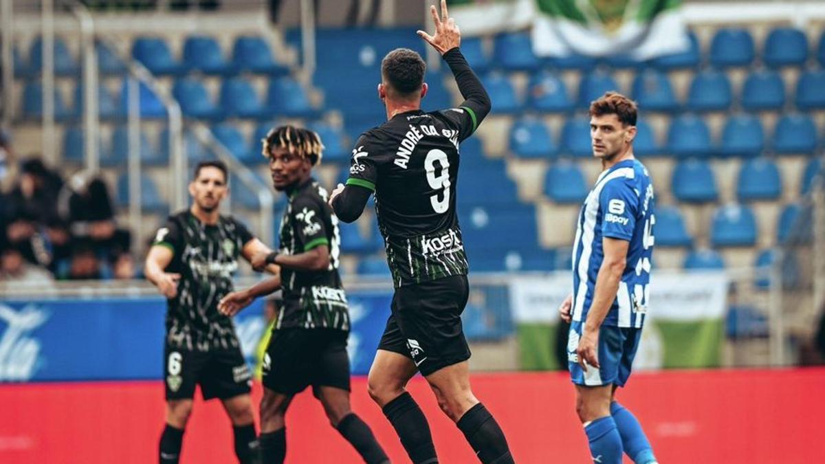 André Silva celebra el gol en Mendizorroza.