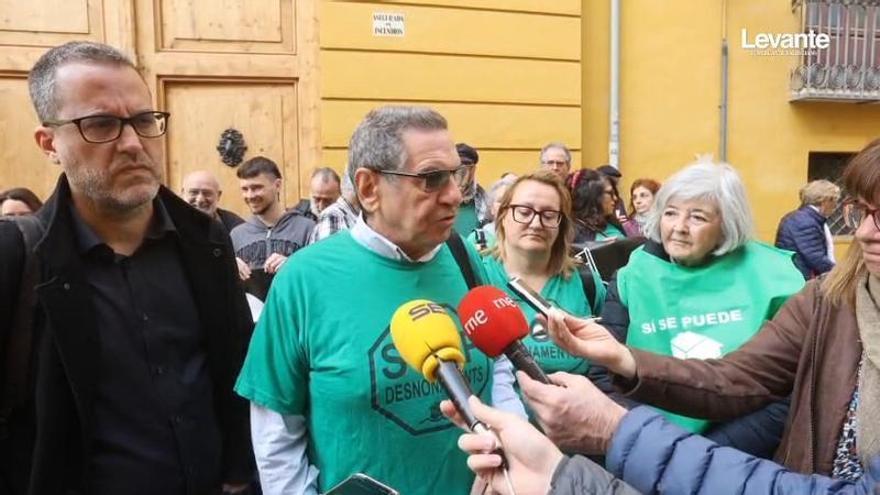 Concentración de la PAH en València por las 3.000 personas sin ayudas al alquiler por falta de presupuesto