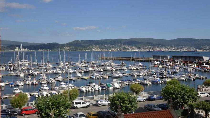 Vista panorámica del muelle deportivo de Combarro. // Gustavo Santos