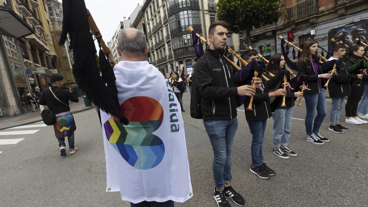 Los partidarios de la cooficialidad del asturiano se manifiestan en Oviedo