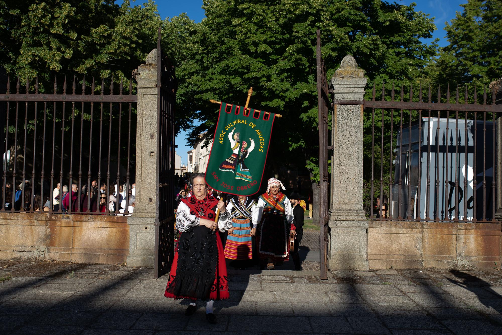 Desfile de indumentaria tradicional de Zamora