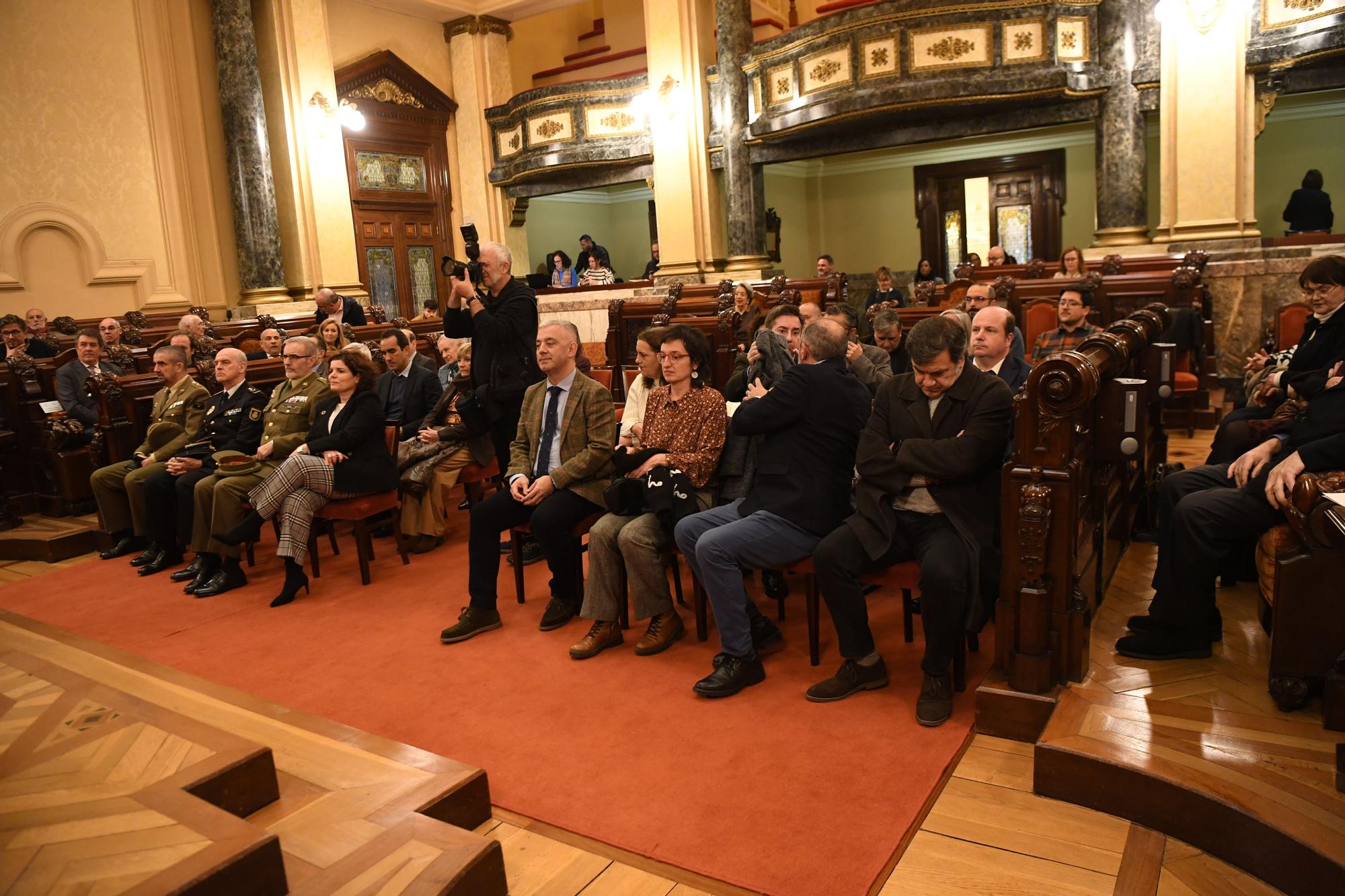 Homenaje a Manuel Murguía en el salón de plenos del Ayuntamiento