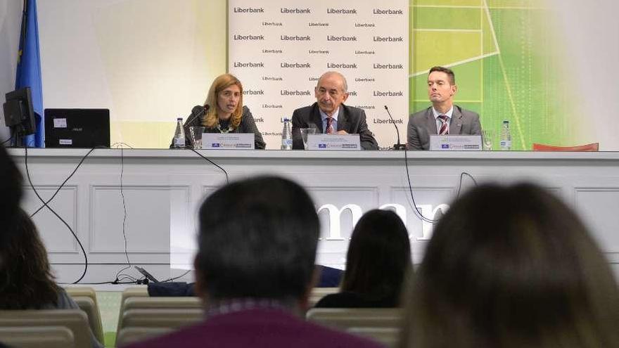 Por la izquierda, Eva Pando, Luis Noguera y Marcos José Granda, ayer, en la presentación de la jornada.