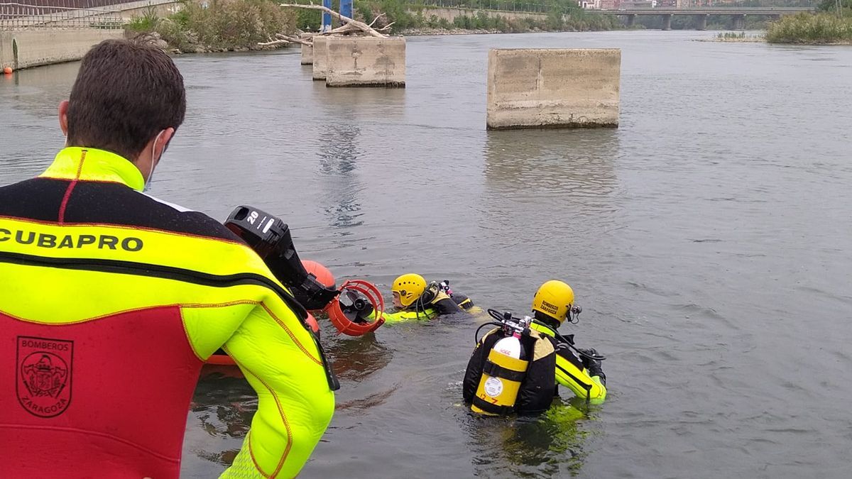 Continúa la búsqueda, con equipos de buceo, del menor desaparecido en el Ebro