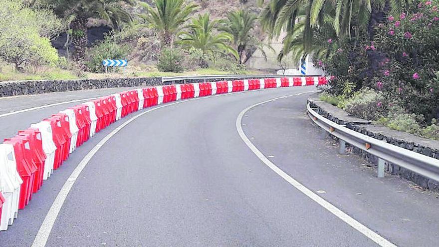 Carril de la TF-5 abierto en el mirador de La Grimona en sentido Los Realejos-Icor de Los Vinos.