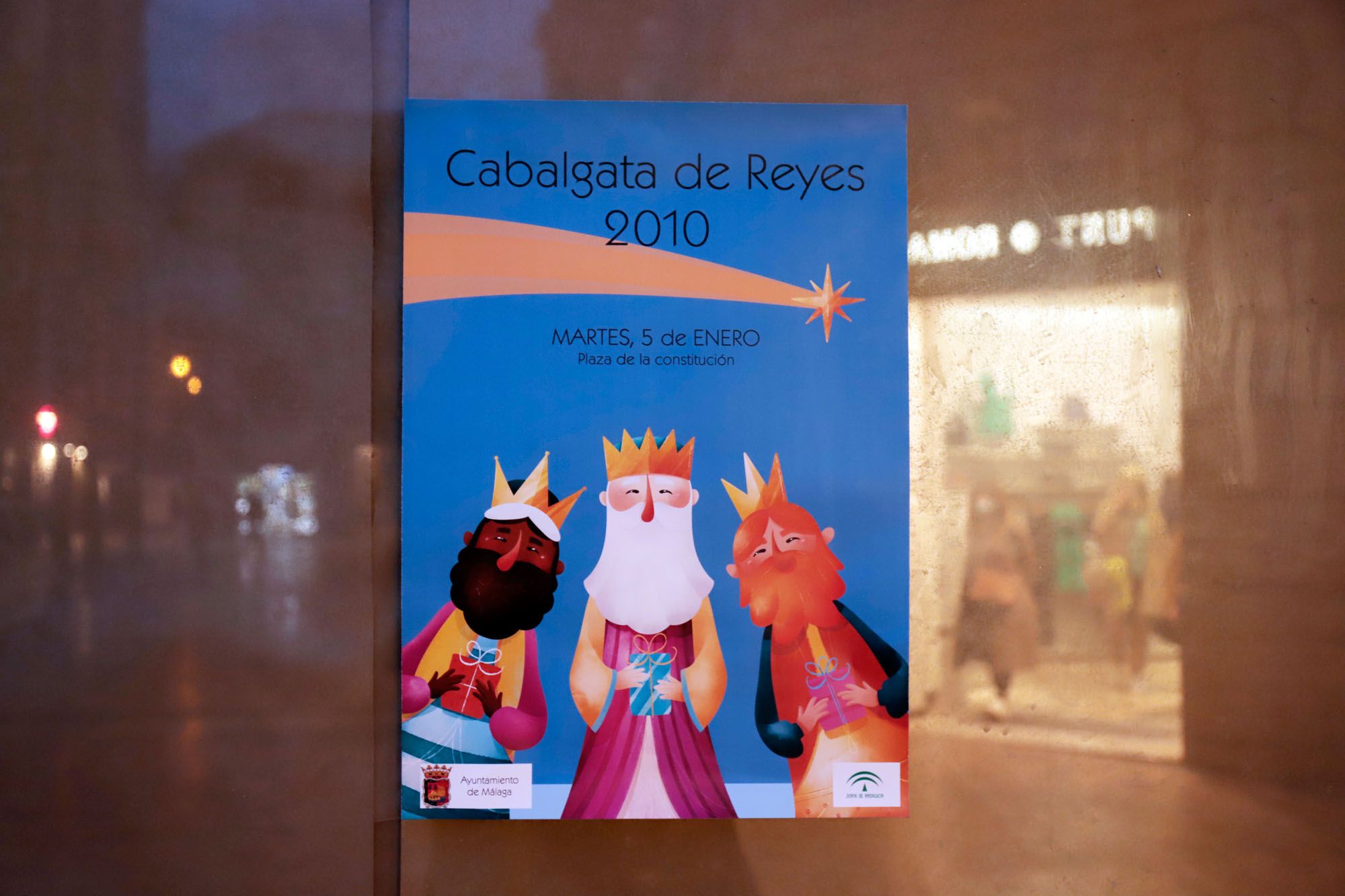 La grabación de la serie de Netflix sobre el best seller del malagueño Javier Castillo hace viajar al Centro de Málaga a la Cabalgata de Reyes del 2010