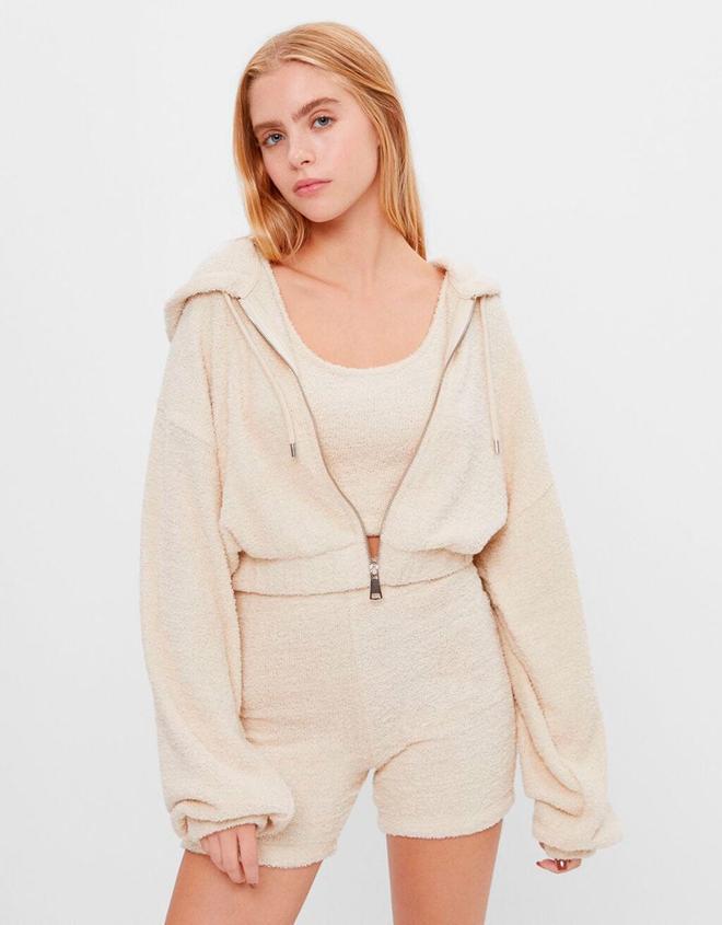 Lo clones de la ropa 'cozy' de Kim Kardashian ahora Bershka