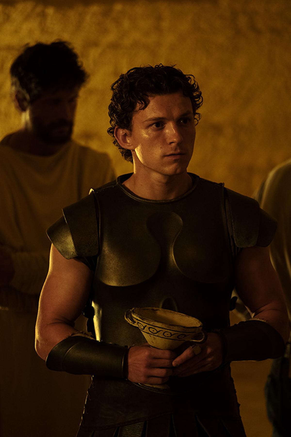 Al hijo de Odiseo y Penélope, Telémaco, lo interpreta Tom Holland.