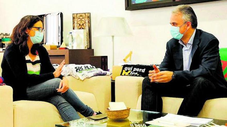 Los dos vicepresidentes de la Generalitat, Mónica Oltra, y Héctor Illueca, reunidos. | INFORMACIÓN