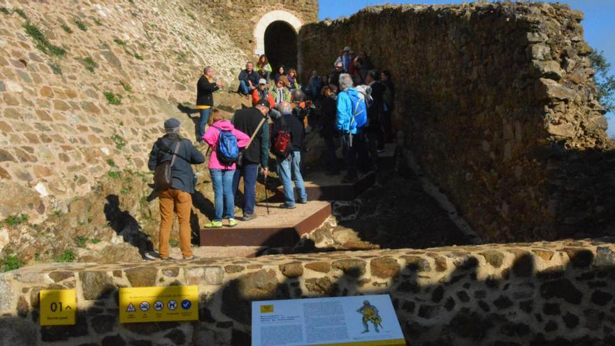 Una visita guiada en el castell de Montsoriu
