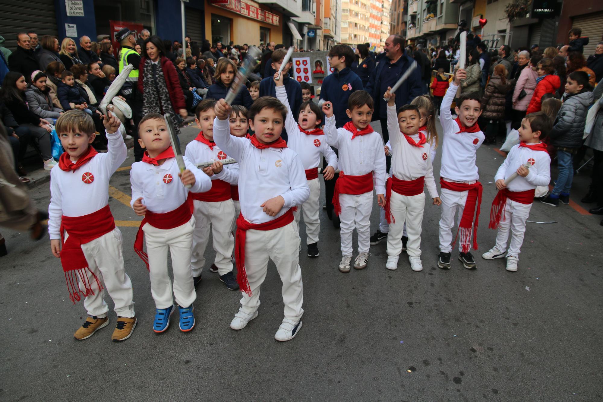 Búscate en las fotos del premio al Barri València en la cabalgata del Ninot infantil de Burriana