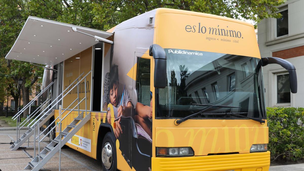 Autobús del Ingreso Mínimo Vital en Córdoba.