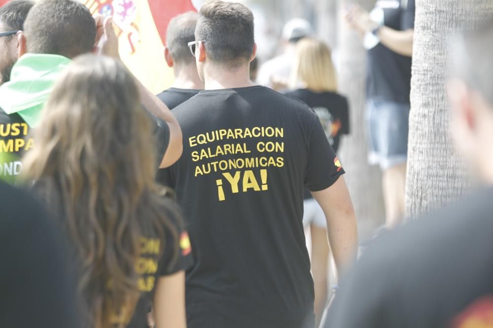 Protesta de Policías y guardias civiles en València