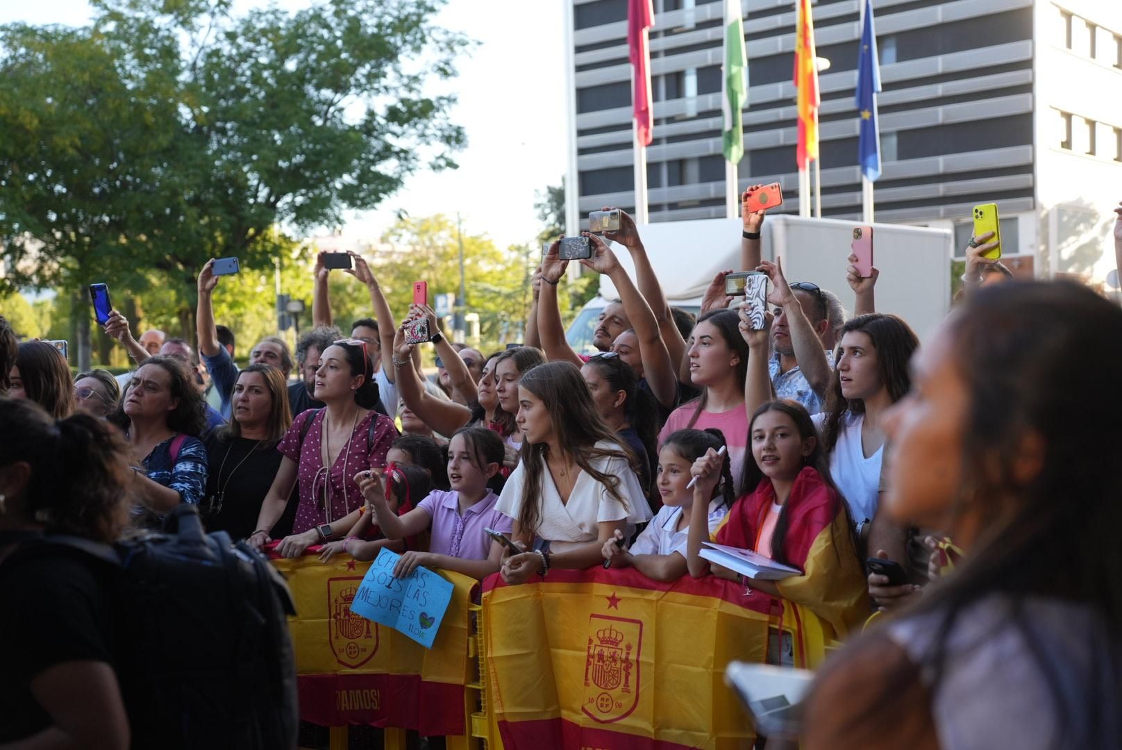 Las campeonas del mundo a su llegada a Córdoba, en imágenes