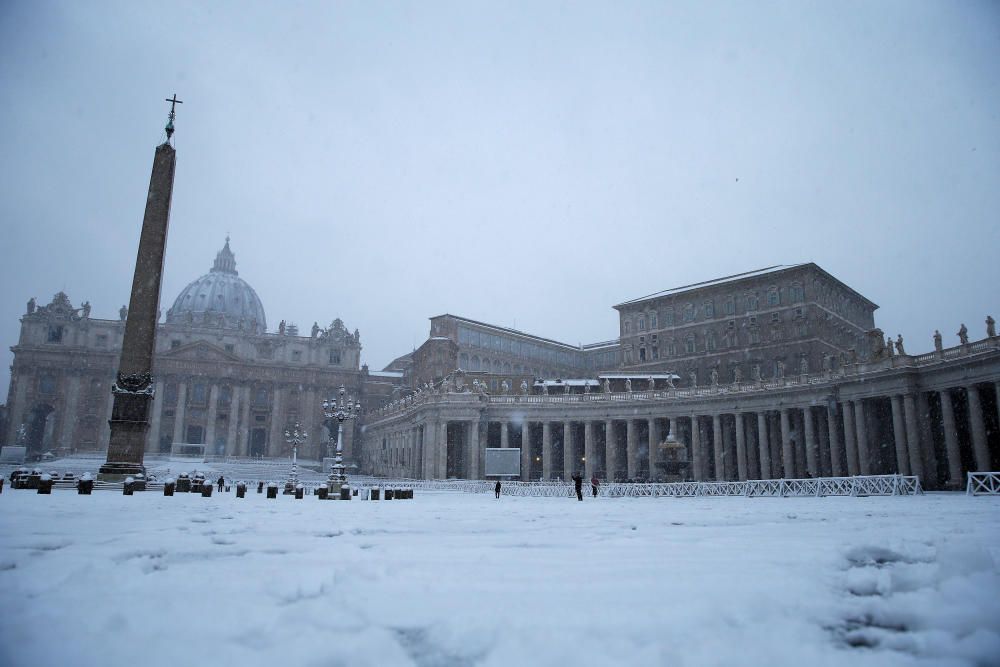 Roma celebra la llegada de la nieve