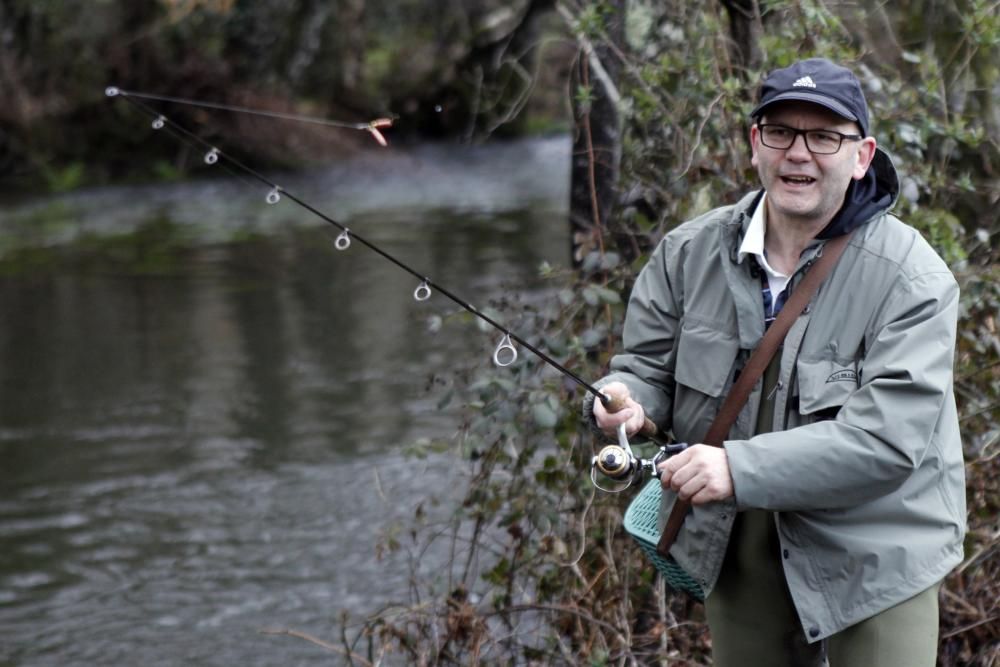 El mal tiempo enturbia la pesca en los ríos de Deza