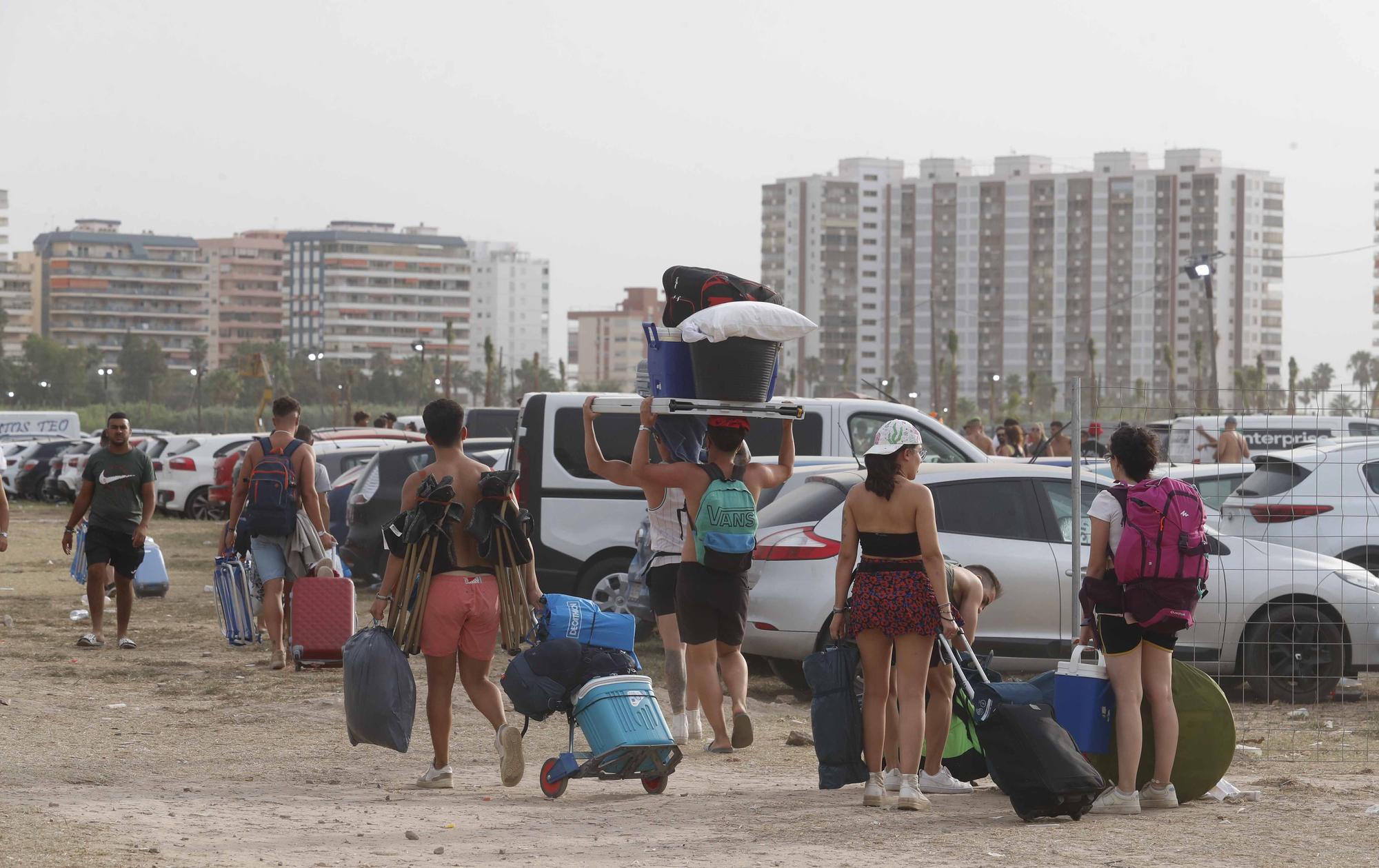 Los acampados en el Medusa comienzan a abandonar Cullera