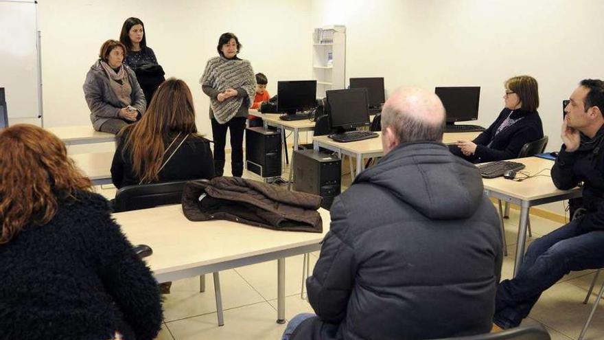 Un instante de la reunión entre hosteleros y Scene Ballet Dance celebrada en la AED. // Bernabé/Javier Lalín