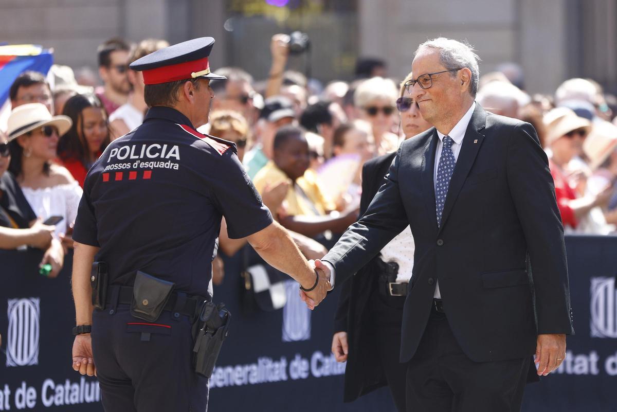 El expresidente catalán Quim Torra a su llegada a la toma de posesión del presidente electo de la Generalitat, Salvador Illa.