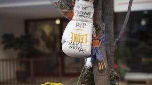 Memorial en la calle Aragó con Sicília, donde tuvo el accidente de moto Xavi Moya