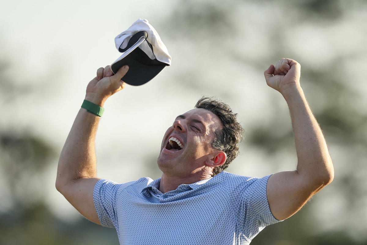 Rory McIlroy celebra la conquista de su segundo Masters de Augusta consecutivo.