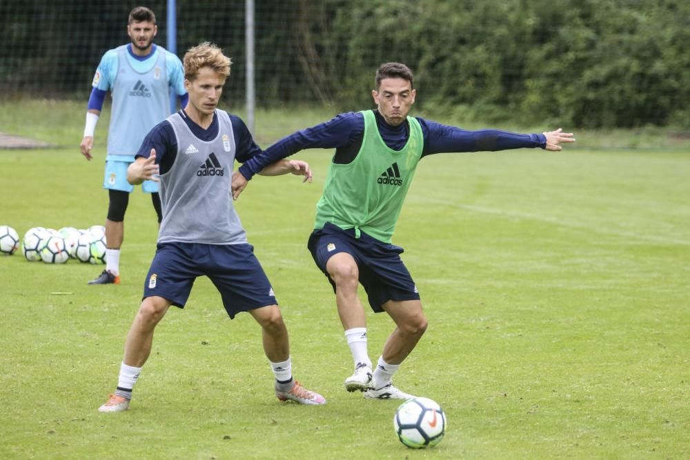 Entrenamiento del Real Oviedo en el Requexón