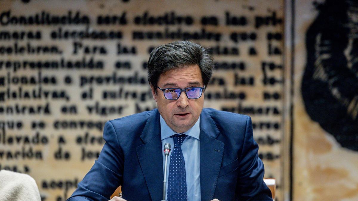 Archivo - El ministro para la Transformación Digital y de la Función Pública, Óscar López Águeda, comparece ante la Comisión de Función Pública, en el Senado, a 31 de enero de 2025, en Madrid (España). Durante la comisión, Óscar López, ha informado sobre
