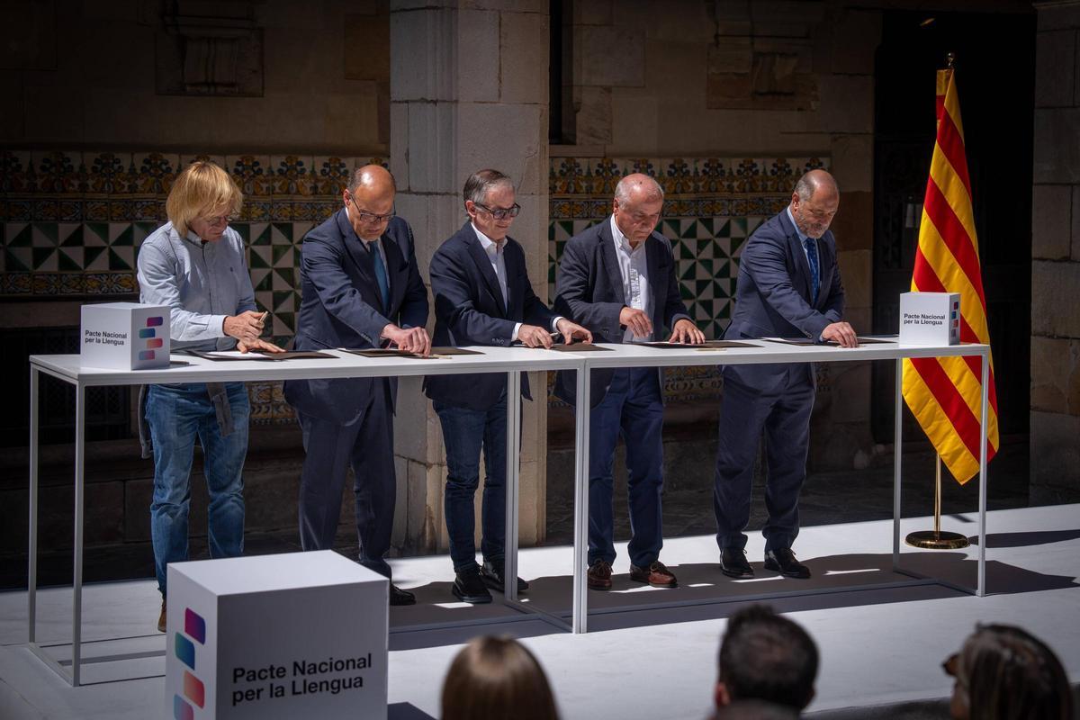 Acto de firma del Pacte Nacional per la Llengua