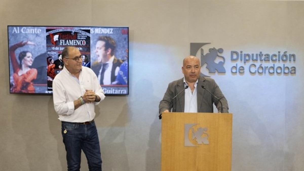 El delegado de Cultura de la Diputación de Córdoba, Gabriel Duque, acompañado por el responsable de Cultura del Ayuntamiento de Fuente Palmera, Quique González.