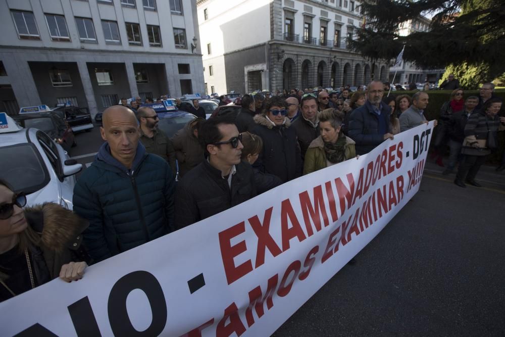 Manifestación de profesores de autoescuela en Oviedo.