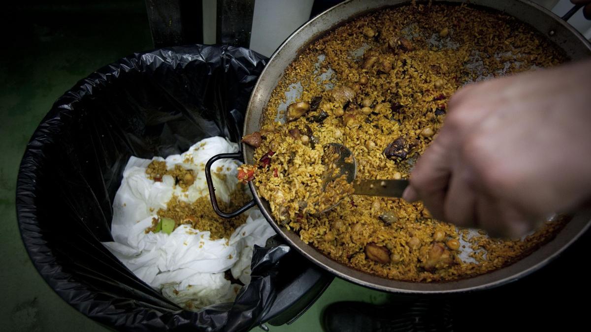 Pasarse con las cantidades, una de las razones del despilfarro de alimentos