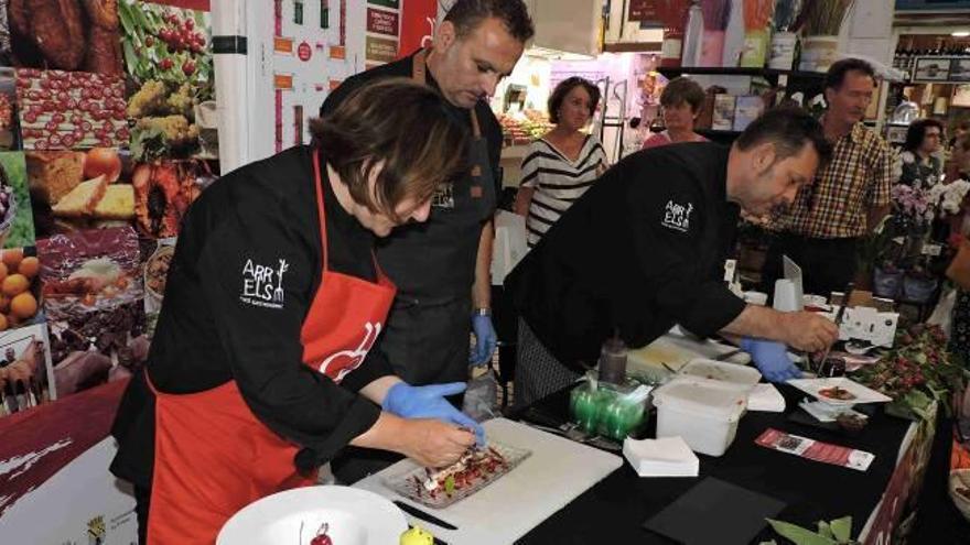 Las cerezas de la Gallinera conquistan el Mercat de Dénia