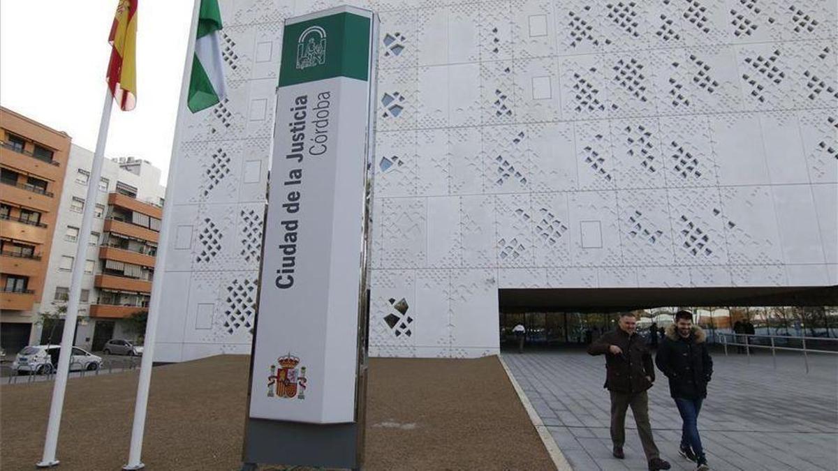 Una de las puertas de acceso a la Ciudad de la Justicia de Córdoba.