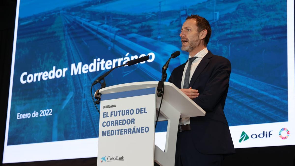 El director general de Conservación y Mantenimiento de Adif, Ángel Contreras, durante su intervención en el acto.