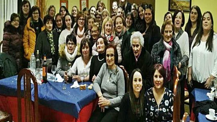 Mujeres de Castro de Alcañices honran a santa Águeda