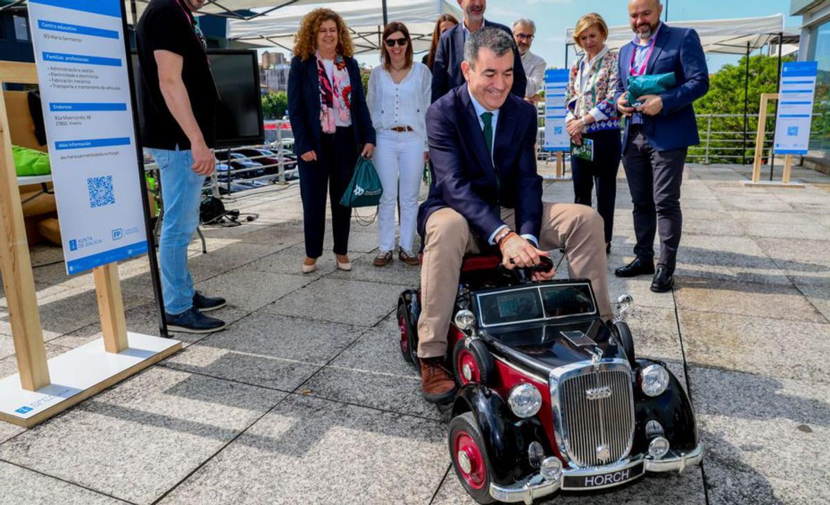 La automoción y la FP salen reforzadas de su cita con Vilagarcía