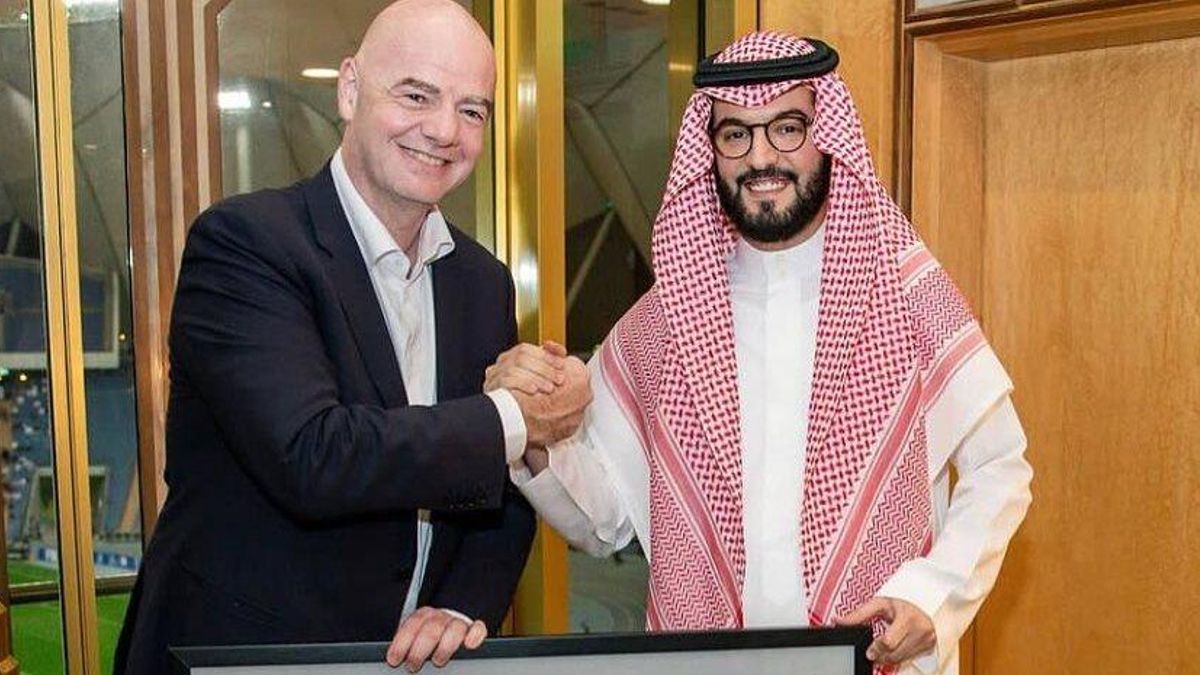 Fahad Bin Nafel, presidente de Al Hilal, junto a Gianni Infantino, presidente de la FIFA.