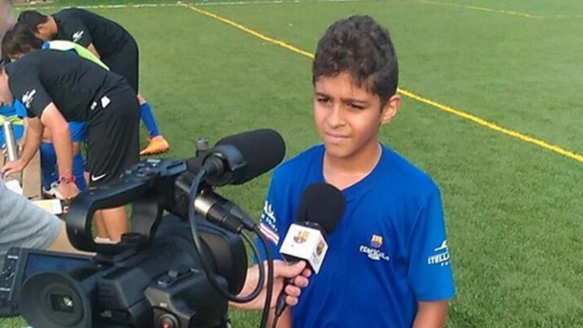 Adrianinho juega en el FCBEscola