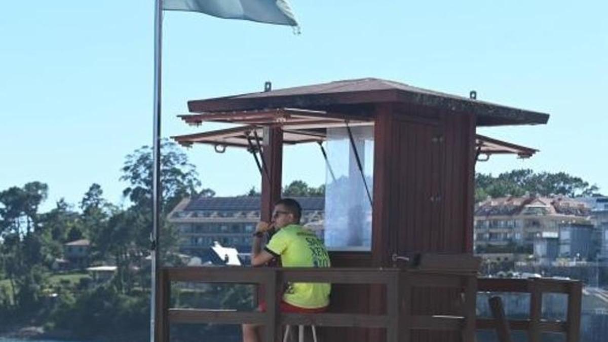 Un socorrista en Sanxenxo