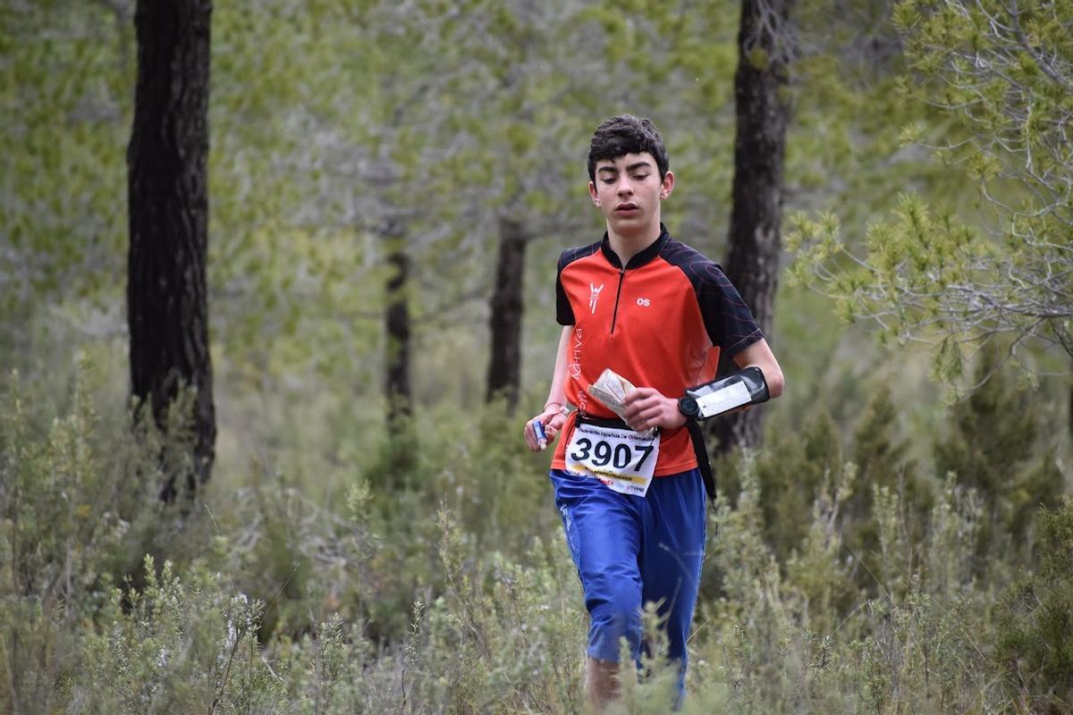 Arnau Benito, del CAX Orientació, durante la prueba del Trofeo de Murcia.