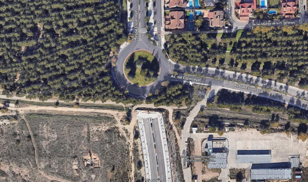 Carretera inacabada en El Cañaveral y desconectada de la rotonda de Coslada