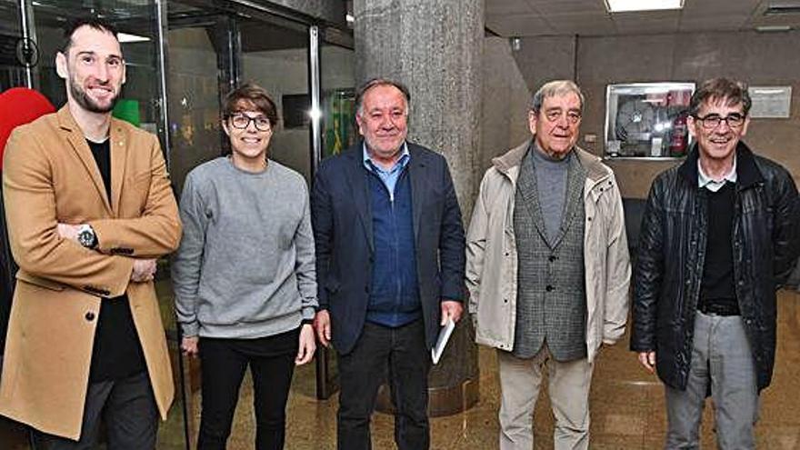 Dani Giménez, Miriam Ríos, Moncho Viña, Eduardo López Beci e Fernando Vázquez, onte na sede da ONCE da Coruña.