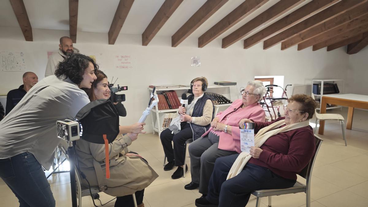 FOTOS | El taller de memoria oral en la biblioteca de sa Pobla, en imágenes