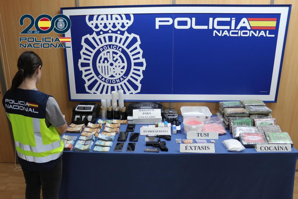 Material incautado durante el registro a la vivienda del detenido en Patraix.