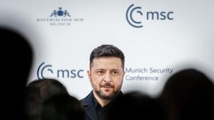 Zelenski: «Donin-nos un parell de mesos d’alto el foc i organitzarem unes eleccions»