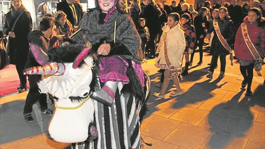 Onda ‘enciende’ las fiestas con su típico mercadillo