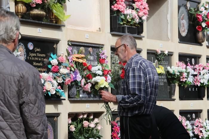 Día de Todos los Santos en el cementerio de Lorca