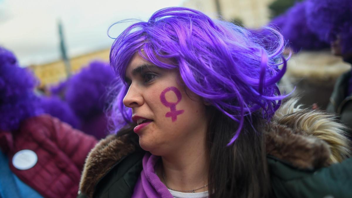 Una mujer, durante la marcha por el 8M en Málaga.