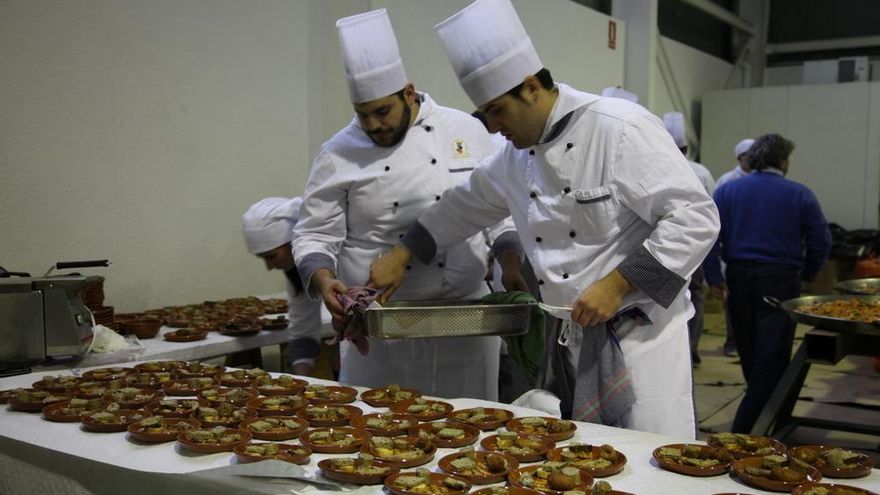 Imagen de archivo de una degustación de platos elaborados con trufa en una edición de las jornadas en Benassal.